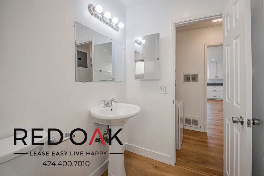 Building Photo - 126 Catalina St