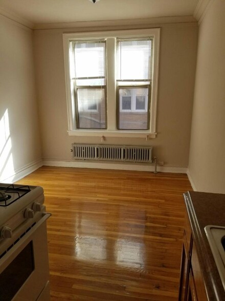Building Photo - 1362 W Estes Ave
