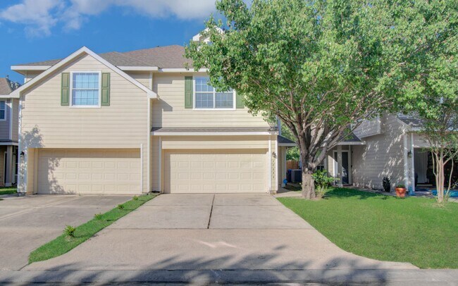 Building Photo - 17230 Oakwood Chase Dr