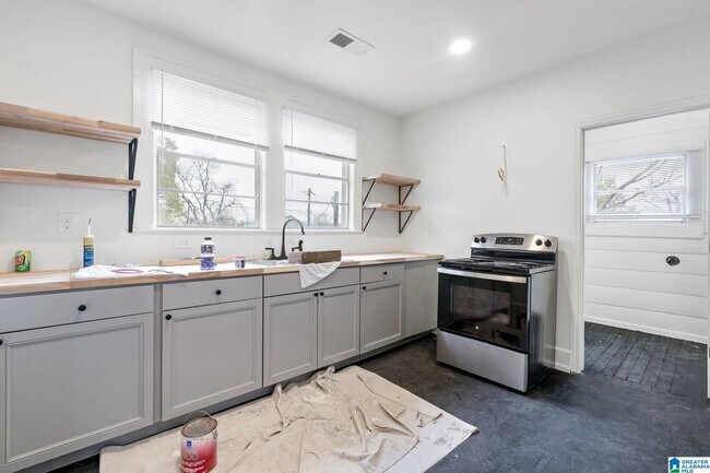 Building Photo - 1101 7th Ave W