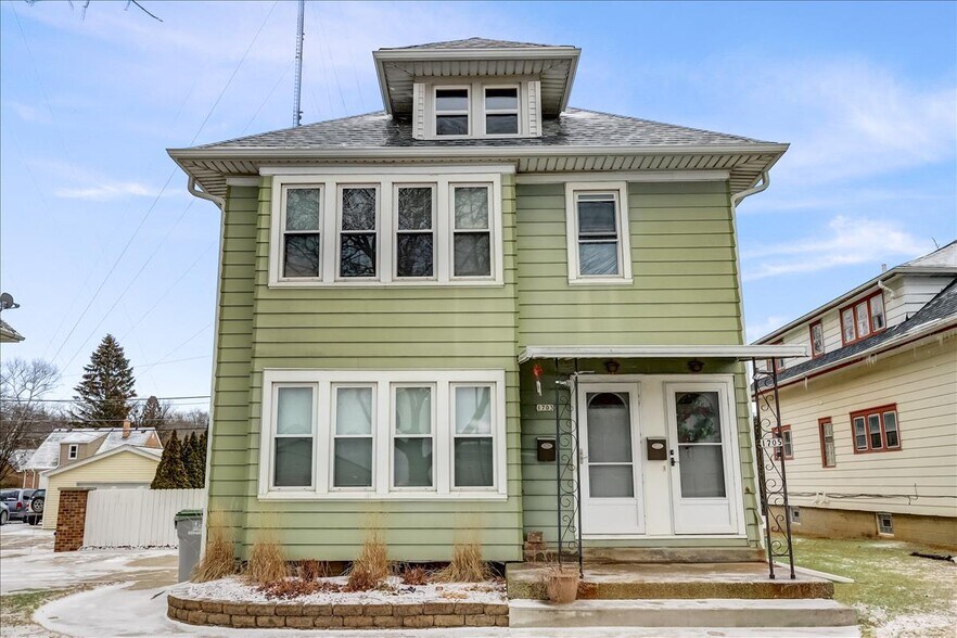 Building Photo - 1703 W Custer Ave