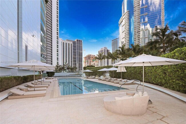 Building Photo - 900 Biscayne Blvd