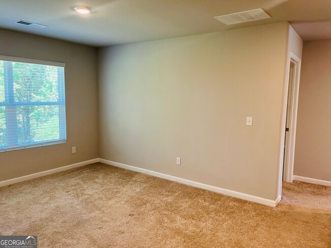 Building Photo - 138 Silver Birch Pass