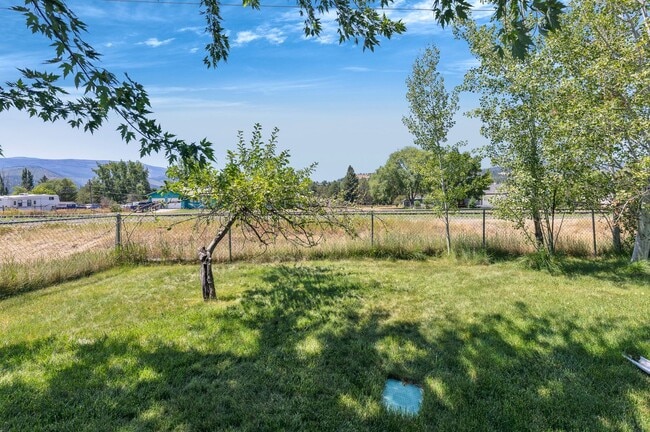 Building Photo - Single Family Home in LOLO, 4 bed / 3 bath...