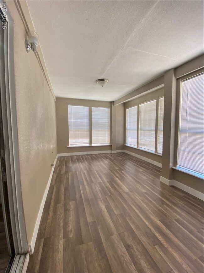 Building Photo - 2118 Quinton Ave