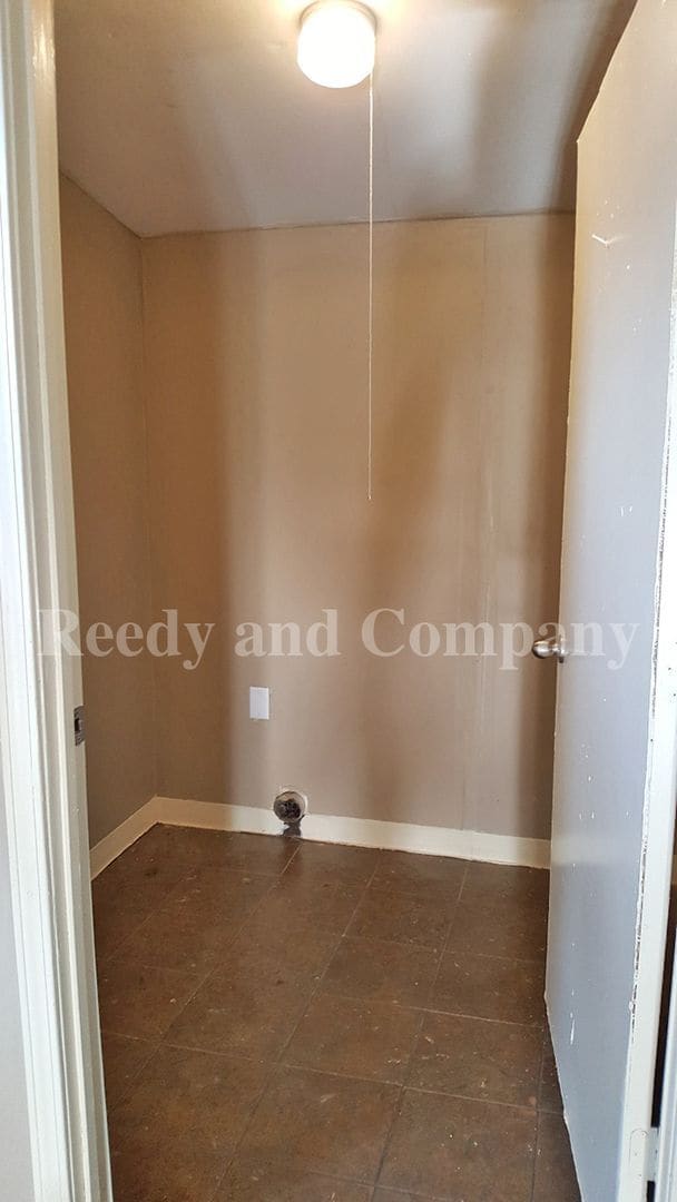 Building Photo - 3334 Fostoria Rd