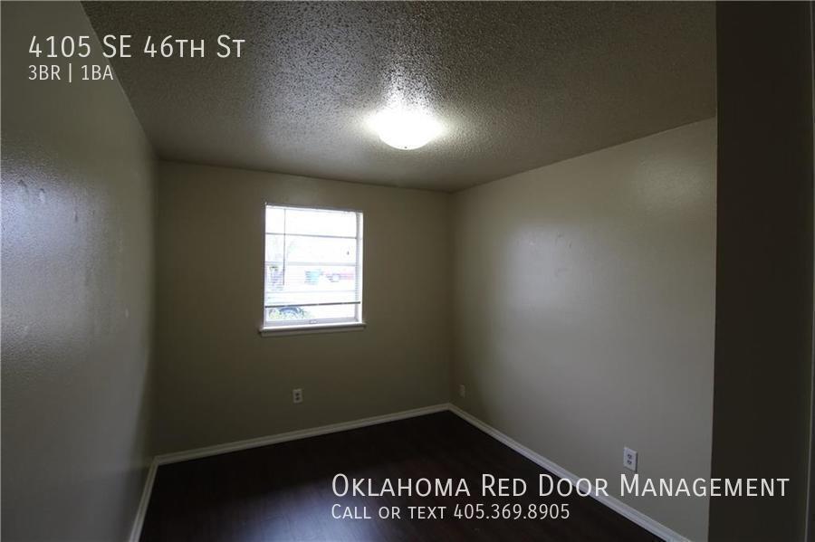 Building Photo - 4105 SE 46th St