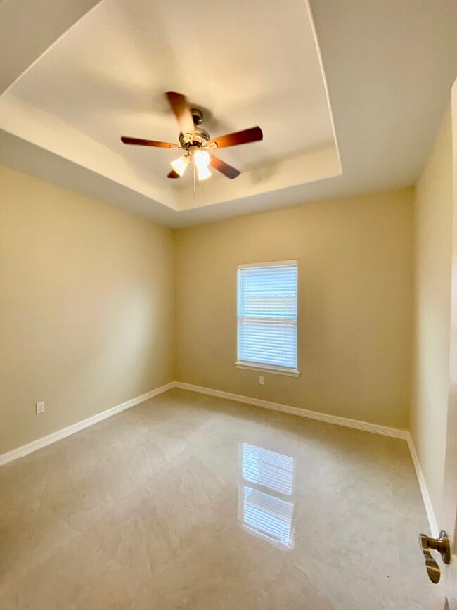 Building Photo - 5443 Barbwire Ln