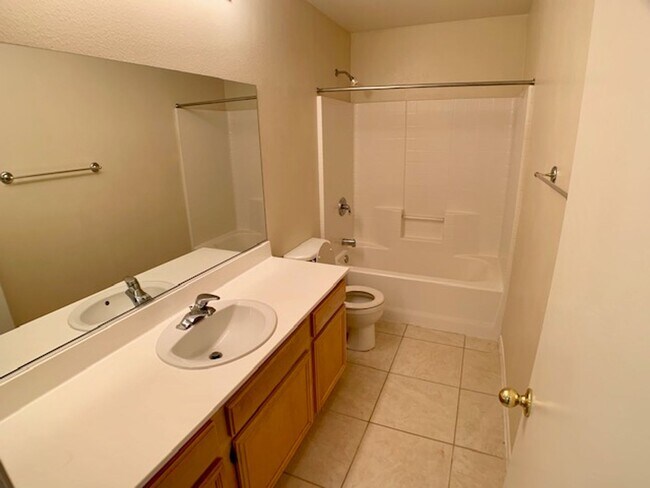 Building Photo - 9679 Ridgebluff Ave