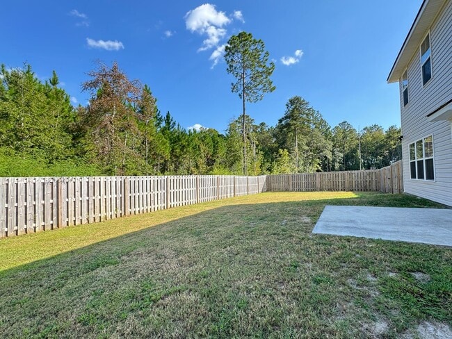 Building Photo - AVAILABLE OCTOBER 2025 [PET FRIENDLY]