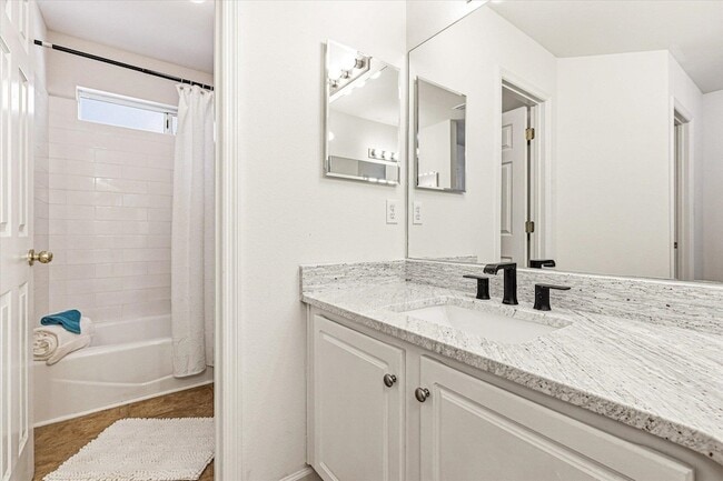 Building Photo - 335 Dreadnaught Ct