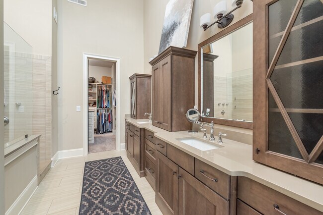 3rd Floor Master Bathroom - 112 E Carson Blvd