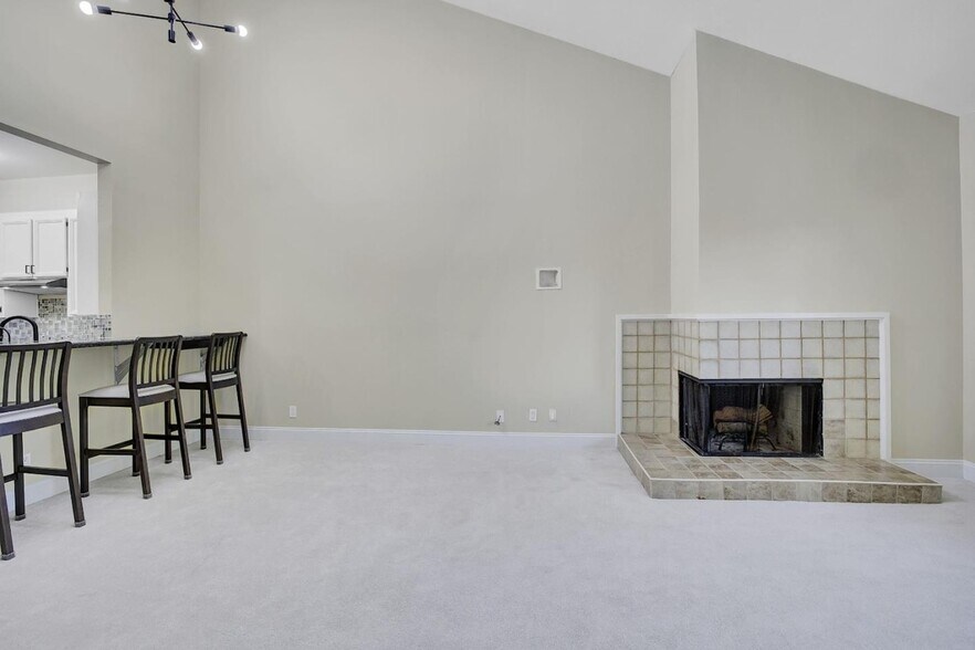 Building Photo - 4691 Albany Cir