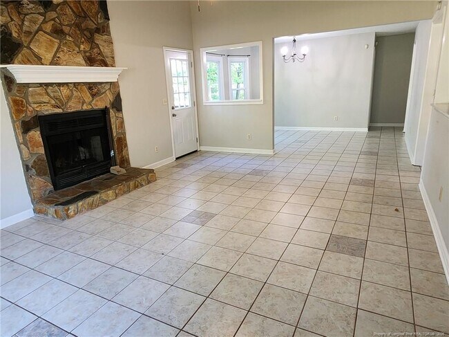 Building Photo - 909 Bramblewood Ct