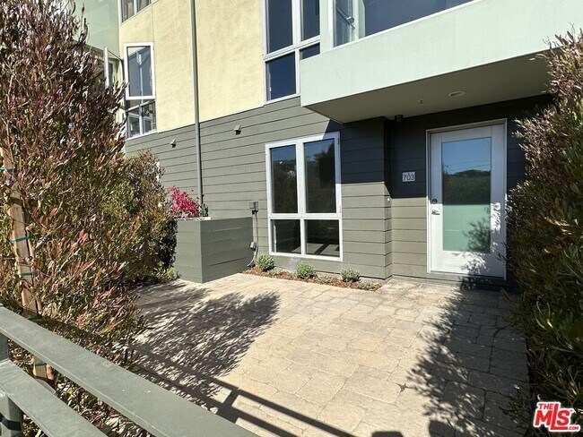 Building Photo - 310 Washington Blvd