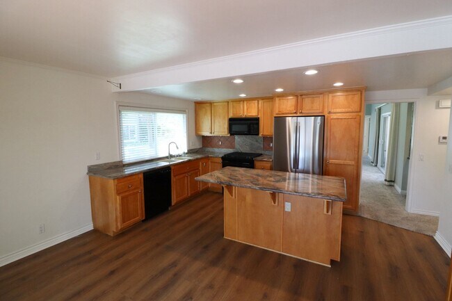 Building Photo - 1050 Pacifica Dr