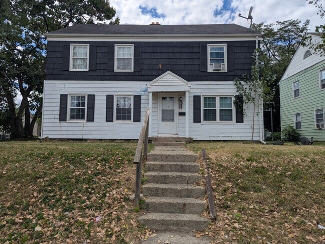 Primary Photo - 347 N Roosevelt Ave