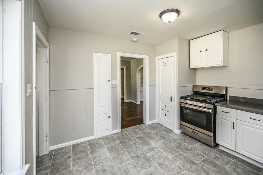 Building Photo - 500 Alford St