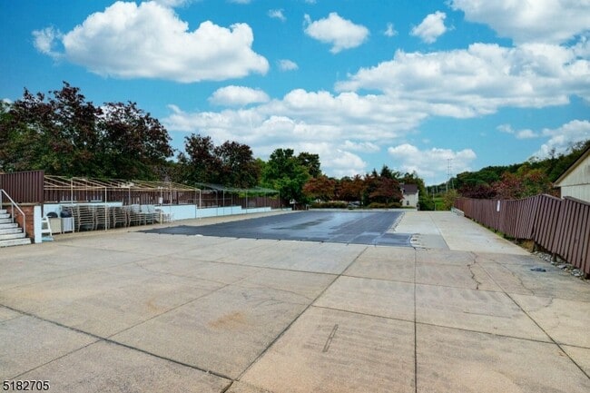 Building Photo - 78 Canterbury Rd