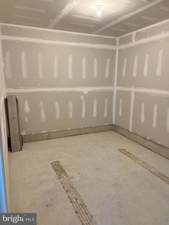 Building Photo - 55 Basswood St