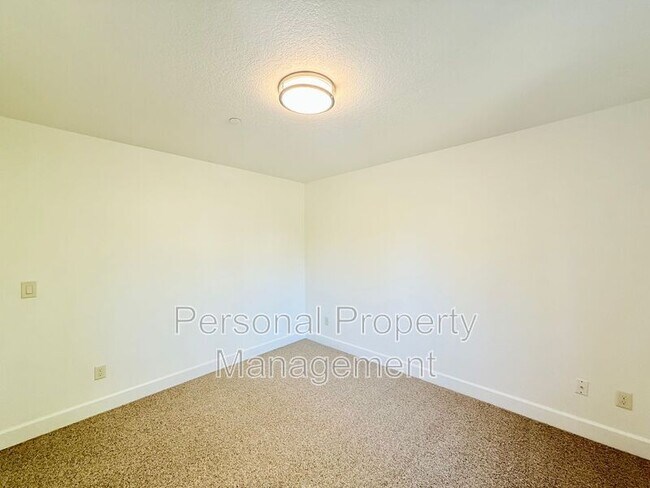 Building Photo - 3368 NW 47th Dr