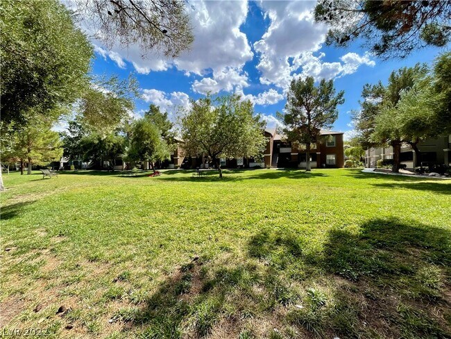 Building Photo - 555 E Silverado Ranch Blvd