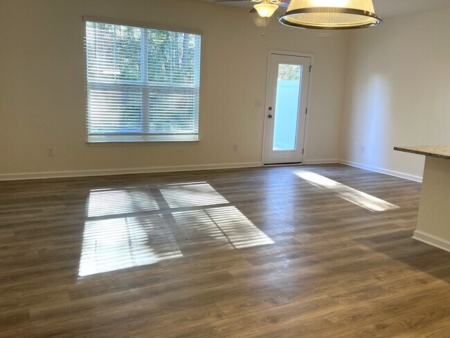 Building Photo - Arbor Mill Townhomes — Modern Living, Plus 1 Month FREE