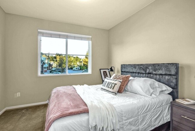 Building Photo - Charming 1 Bedroom Sammamish Condo
