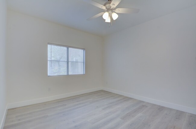 Building Photo - UPGRADED 2 BEDROOM CONDO!