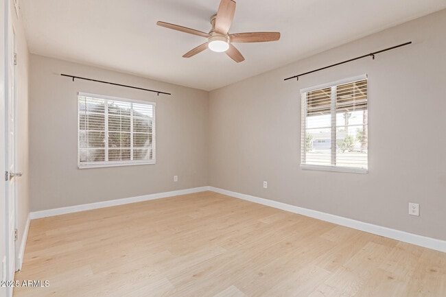 Building Photo - 1049 E Colter St