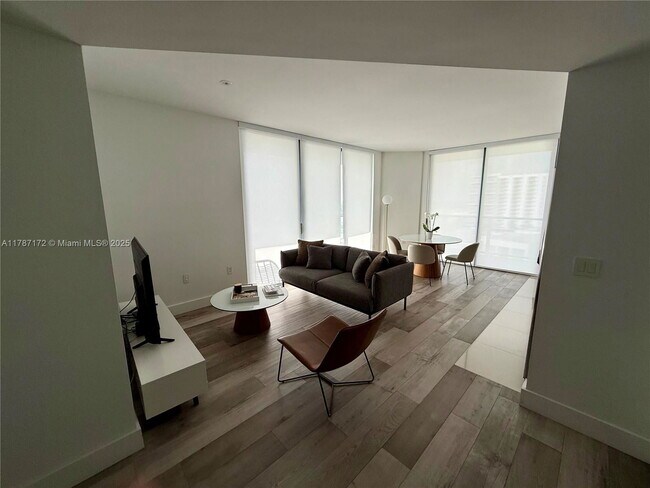 Building Photo - 121 NE 34th St