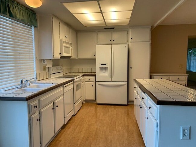 Building Photo - Lovely 3-Bedroom Home on a Cul-De-Sac in Fair Oaks