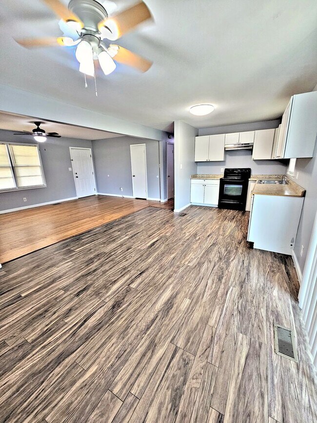 Building Photo - HOUSE FOR RENT - DECATUR