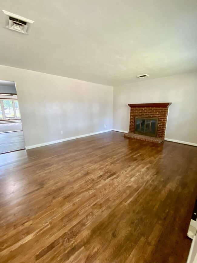 Building Photo - Beautiful Elizabeth River Home