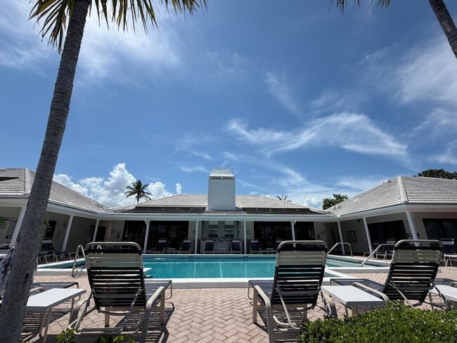 Building Photo - 180 Cypress Club Dr
