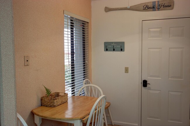 Building Photo - 508 Sea Oats Dr