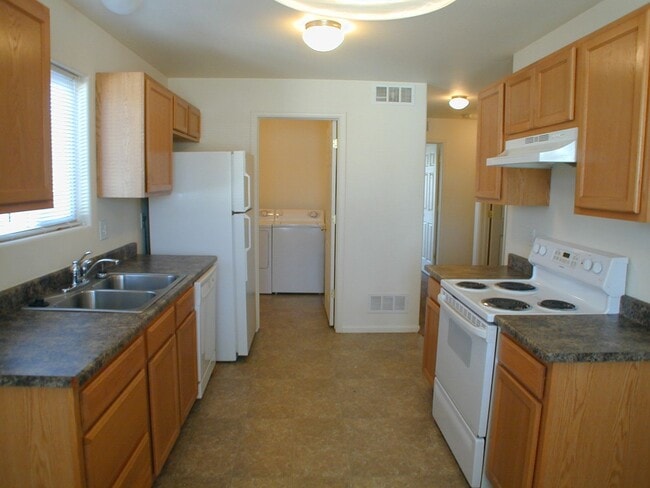 Building Photo - 308 Snyder Ave