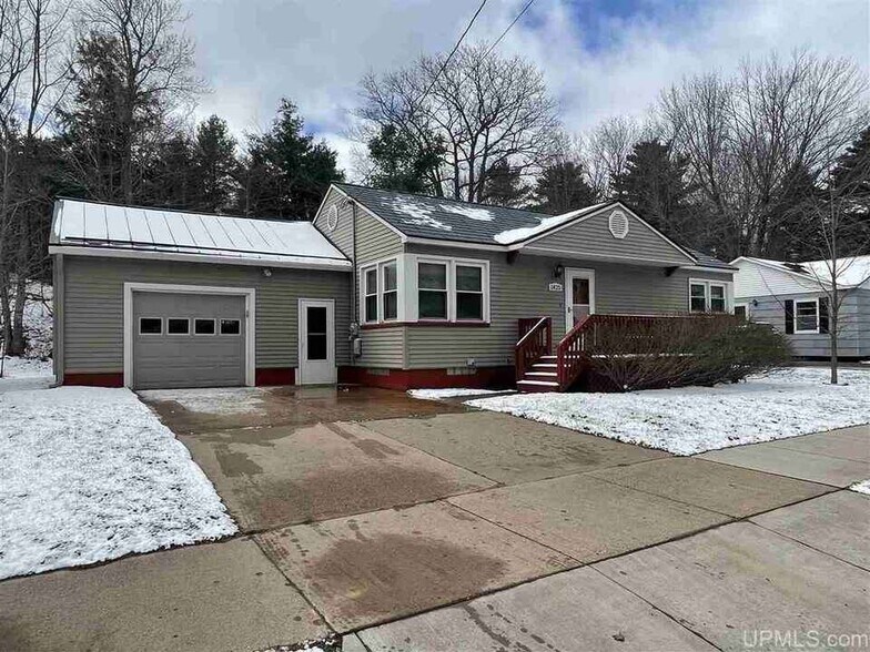 Building Photo - 1825 W Fair Ave