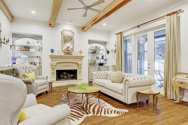 Building Photo - 2629 University Blvd