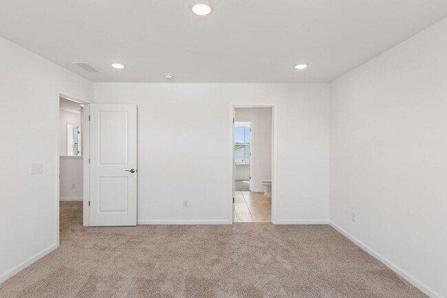 Building Photo - BRAND NEW - SINGLE FAMILY HOME IN COLUMBIA