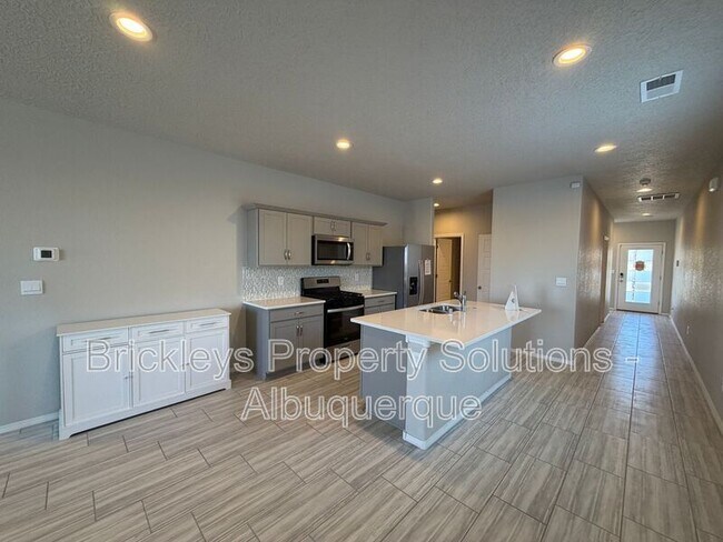 Building Photo - 768 Amatista Lp SE