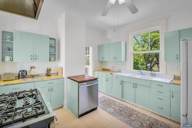 Building Photo - 502 Park Hill