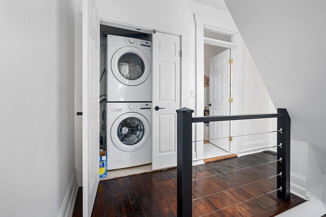 Building Photo - 98 Brickel St