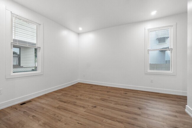 Building Photo - Modern Renovation - Sharpsburg