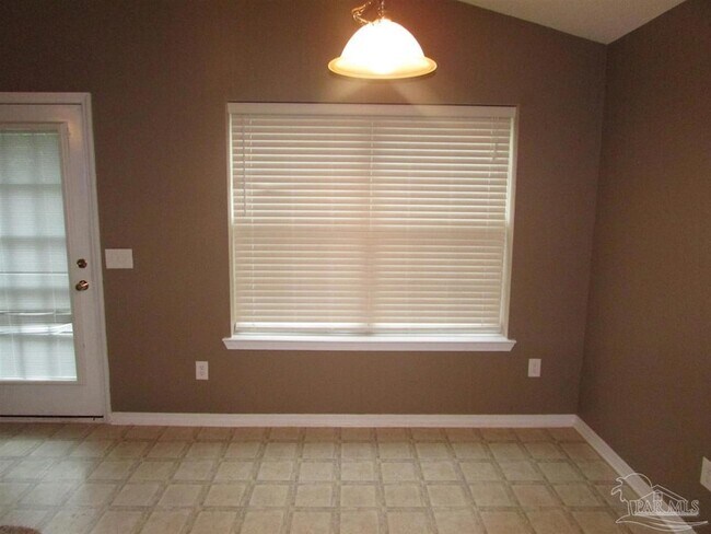 Building Photo - 396 Tree Swallow Dr