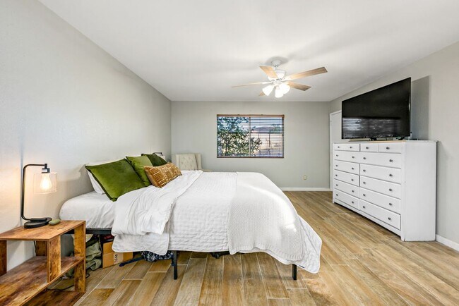 Building Photo - Sunburst Drive