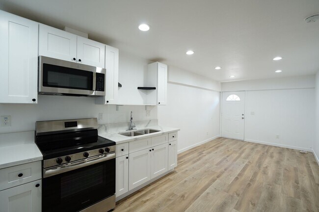 Building Photo - 26074 Bay Ave