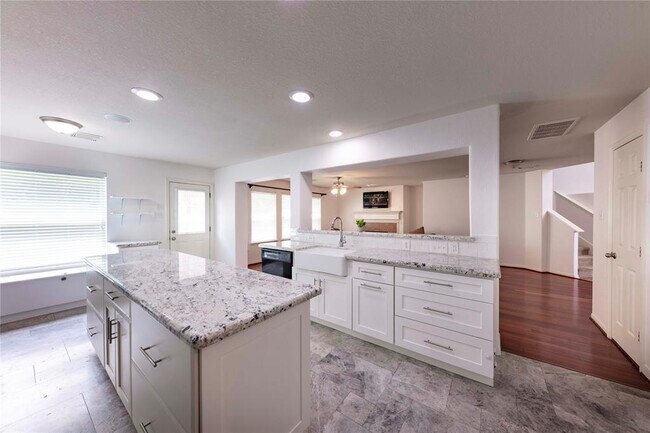 Building Photo - 13907 Bonnetbriar Ln