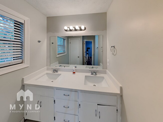 Building Photo - 1253 Blazing Ridge W SW