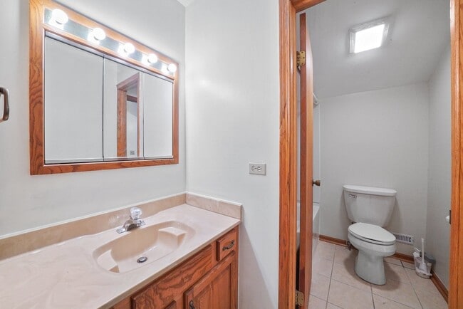 Building Photo - 2 Bed+1 Room in the Basement/1.5 Bath Townhouse